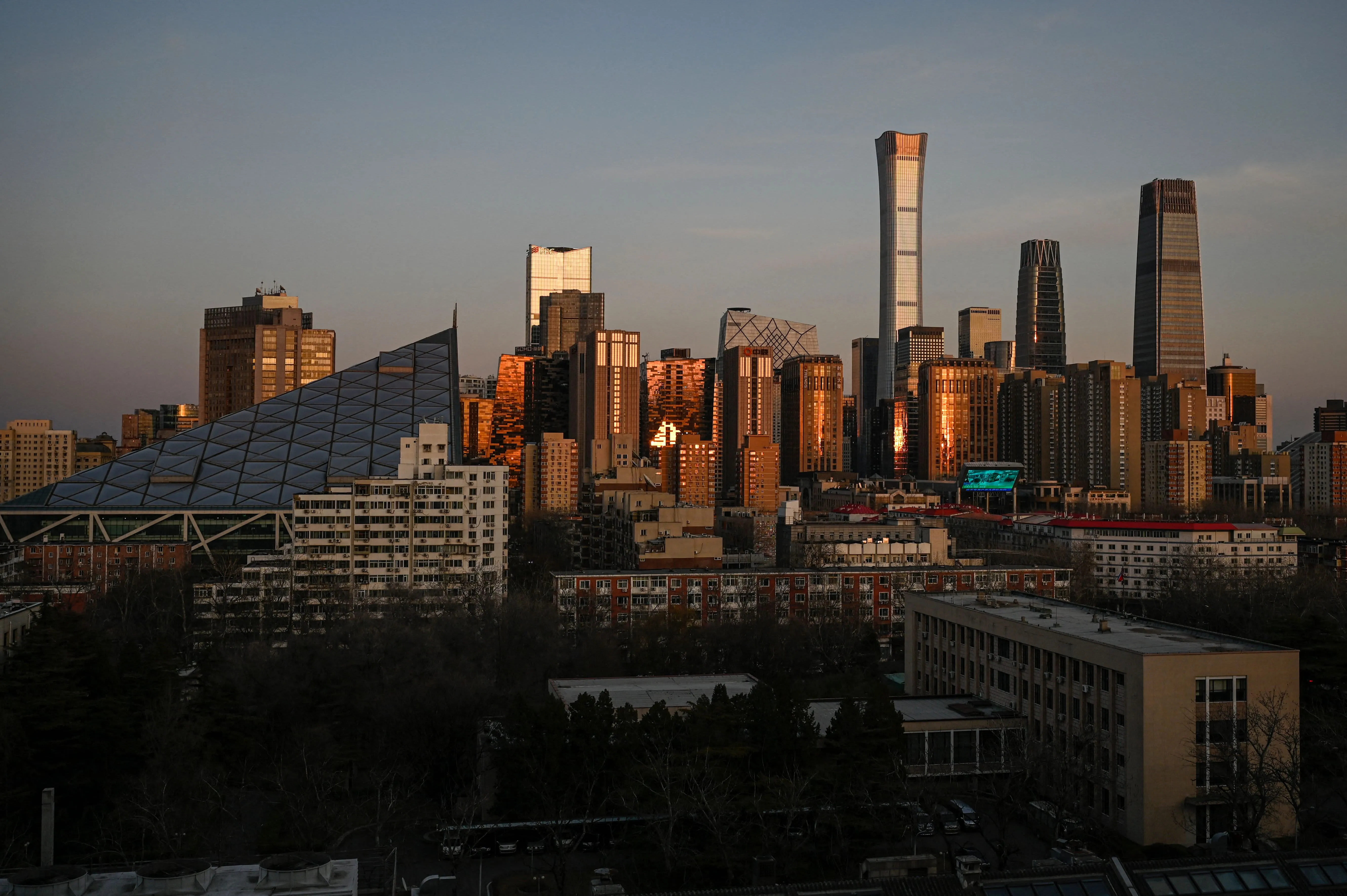 突发新闻：政治和经济影响市场，中国宣布会